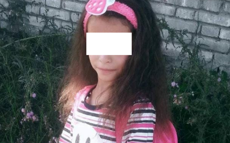 “MA KËPUTE ZEMRËN…”/ Përlot me dedikimin e tij babai i 6-vjeçarja u përplas në derë të shtëpisë (FOTO)