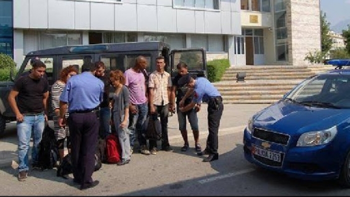 PO TRANSPORTONTE EMIGRANTË TË PALIGJSHËM/ Arrestohet 35-vjeçarja nga Korça