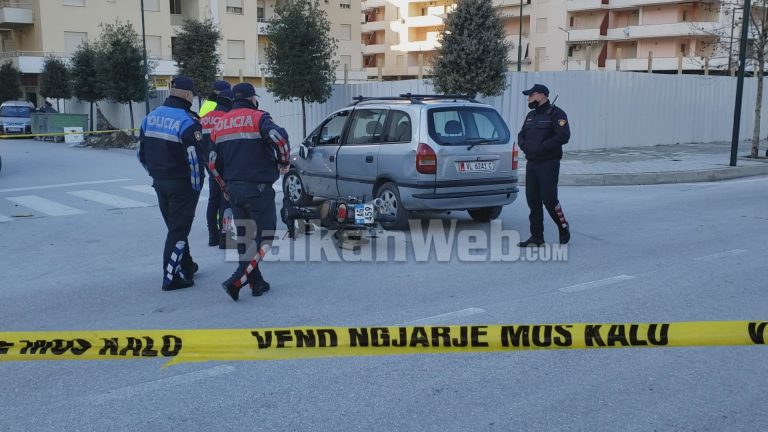AKSIDENT NË VLORË/ Makina përplaset me motorin, plagoset… (VIDEO)