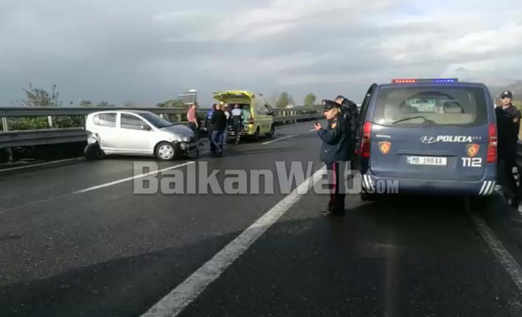 AKSIDENT I RËNDË/ Makina përplaset me mbrojtësen metalike në aksin Milot –Thumanë. Plagoset…
