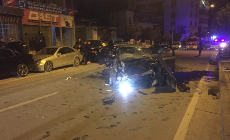 AKSIDENTI I RËNDË NË BERAT/ I dehur mori para 4 makina në Berat dhe u largua nga vendi i ngjarjes, arrestohet 39-vjeçari (EMRI)