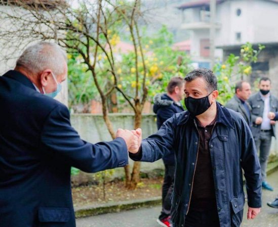 “PAS STAFEVE MJEKËSORE, DO VAKSINOHET MOSHA E TRETË”/ Balla: Shqipëria e ka nisur këtë vit me më shumë besim tek e ardhmja
