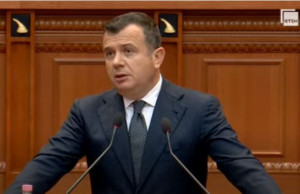 IRONIZON OPOZITËN/ Balla: Për Lulin mbjellje nuk ka se nuk di të punojë. Ata të jashtëparlamentares…