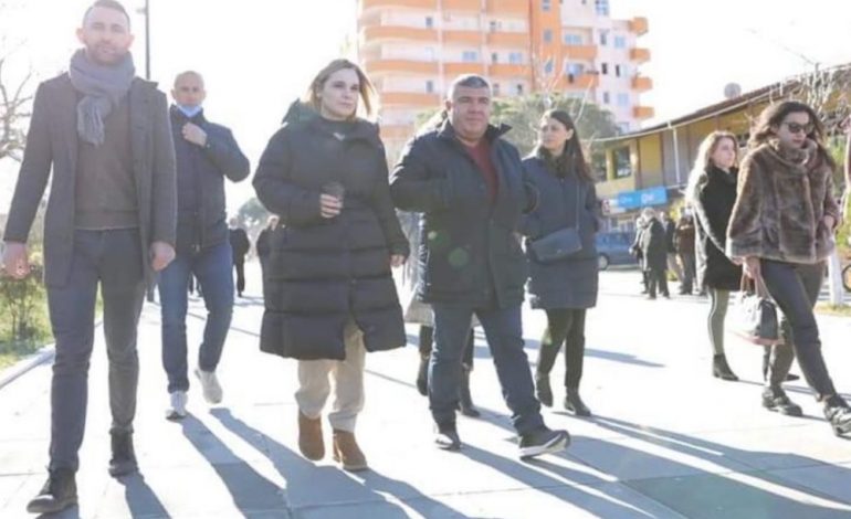 PUBLIKON PAMJET E KRYEMADHIT PA MASKË/ Braçe: Boll me palaçot që bëjnë si trima me vírusin. Infektuan Divjakën