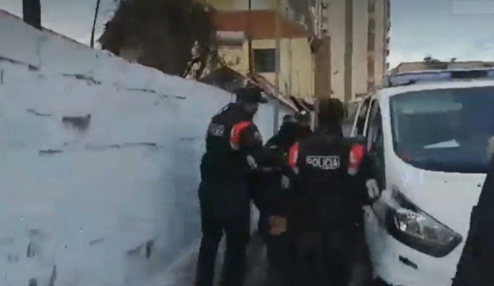 TERRORIZOI LAGJEN NË ELBASAN KUR QËLLOI ME KALLASHNIKOV/ Policia gjen armën e 45-vjeçarit: E kishte hedhur tek…