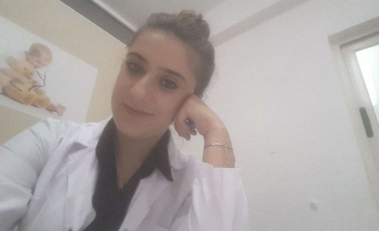 “NDIHEM KEQ KUR SHIKOJ PACIENTË TË SËMURË”/ Infermierja që festoi Vitin e Ri në spital