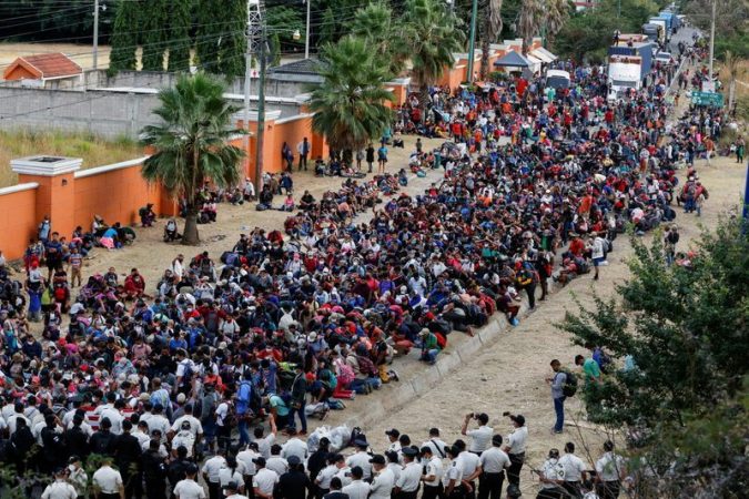 PAMJE TË PAZAKONTA/ Njerëzit nga Guatemala marshojnë për në SHBA, përplasen edhe me policinë