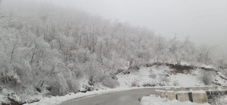 MOTI I KEQ/ ARRSH: S’ka probleme me qarkullimin në të gjitha akset kombëtare, pas pastrimit Kukës-Pukë e kalueshme (FOTO)