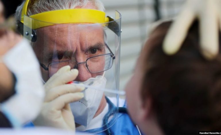 COVID-19/ Eksperti britanik: Personat e vaksinuar mund ta përhapin koronavirusin