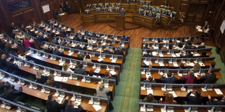 DETAJE/ 28 subjekte politike garojnë në zgjedhjet e jashtëzakonshme në Kosovë