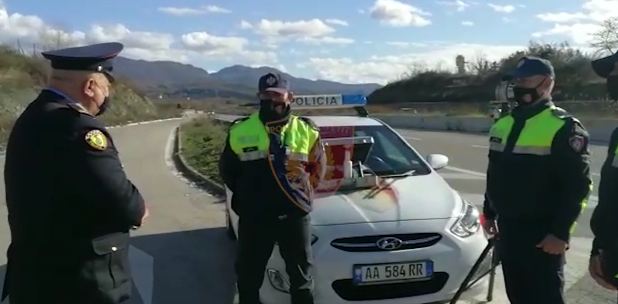 NUK RESPEKTUAN RREGULLAT E QARKULLIMIT/ Arrestohen 22 shoferë, pezullohen 153 patenta