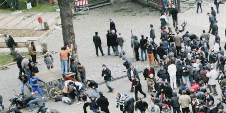 “TË MERREN NËN HETIM URDHËRUESIT…”/ Balla: 10 vite pas 21 janarit, Berisha rreh gjoksin për plumbat…