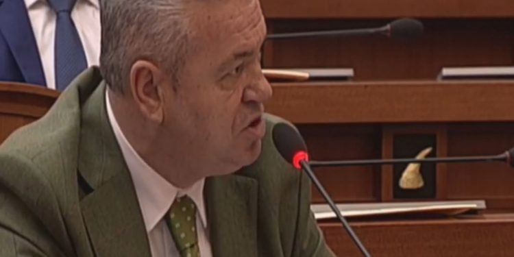 LARGIMET NGA LSI/ Murrizi nga Kuvendi: Më vjen për të vjellë që…