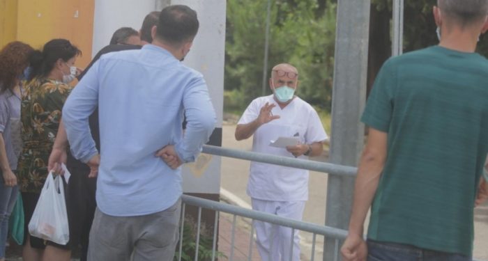 “SPITALET U TRAJTUAN SI BURGJE”/ Pipero i kthehet Gazmend Koduzit: Në fillim kemi pasur vështirësi për të komunikuar me familjarët, vetëm te ne vjen…