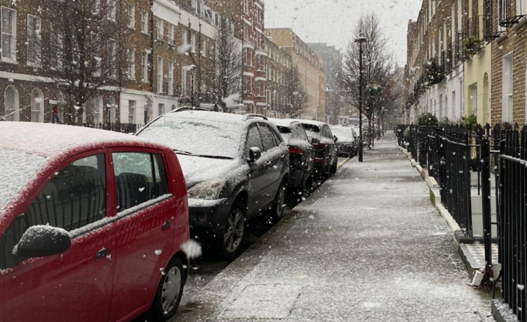FOTOLAJM/ Londra “pushtohet” nga reshjet e shumta të dëborës