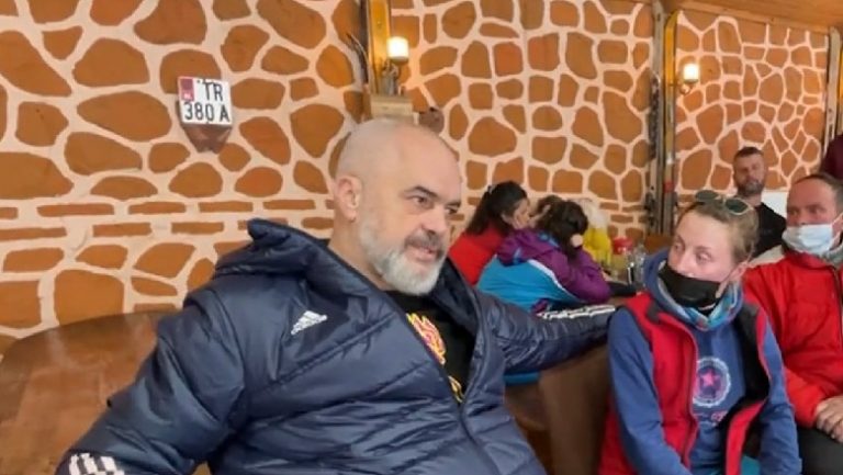 VIZITË NË DARDHË/ Rama: Pandemia ndihmoi njerëzit të njohin Shqipërinë, analistët ishin mësuar të merrnin