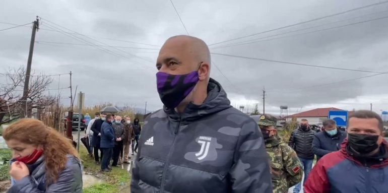 “NUK KEMI KOSTO NË NJERËZ DHE BAGËTI”/ Rama në Gjadër të Lezhës: Këtu s’duhej ndërtuar, por erdhi fadroma me “dy gishta” e i lejoi