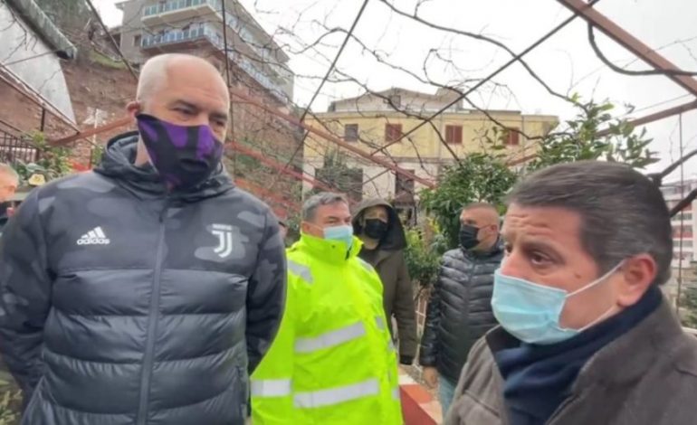 “THUMBON” BASHËN E KRYEMADHIN/ Kryebashkiaku i Lezhës Ndreu: Doli dielli, e të gjithë kacafyten kush është më i “shqetësuar” për popullin