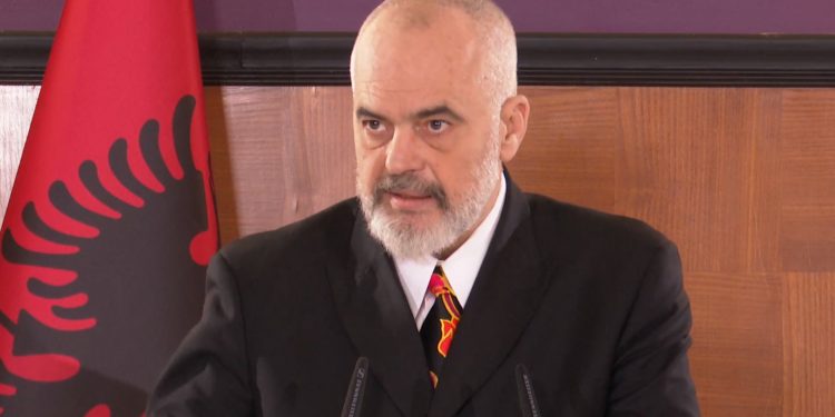 THUMBON OPOZITËN ME VIDEON E PUBLIKUAR/ Rama: Me urën që të kujton PD-në e të tregon PS-në