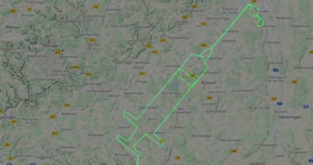 FOTOLAJM/ Për t’ju kujtuar njerëzve se duhet të bëjnë vaksinën, ja çfarë “PIKTURON” piloti
