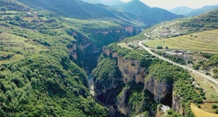 NGA ALPET TEK MADHËSHTIA E BREGDETIT/ Rama publikon BUKURITË e Shqipërisë