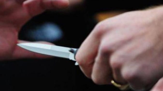 PLAGOSET ME THIKË PRONARJA ITALIANE/ I dyshuar bashkëshorti shqiptar…
