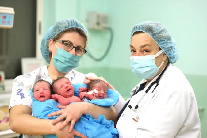 VIJNË NË JETË TRINJAKË NË MATERNITETIN “MBRETËRESHA GERLDINË”/ Manastirliu: Vijojmë mbështetjen për çdo të porsalindur