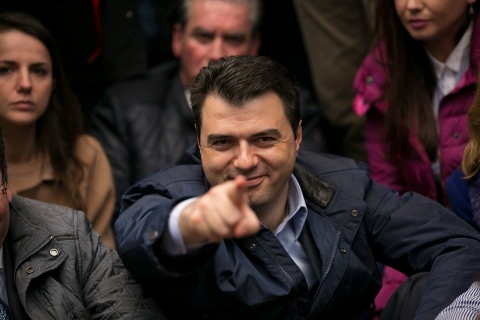 REPLIKAT/ Basha ia nis me “poezitë: Kur Rama qesh, Shqipëria qan…