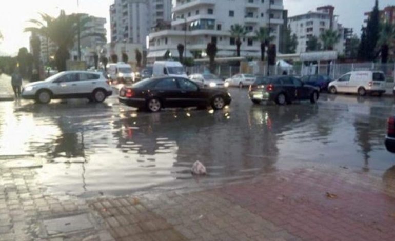 MOTI I KEQ NË VEND/ Problematik mbetet rruga automobilistike në Borsh. Ja si paraqitet situata në qarkun e Vlorës (FOTO)