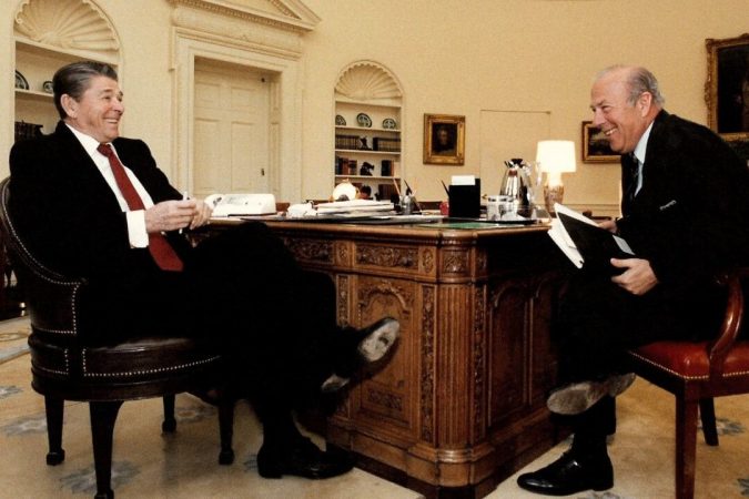 NDËRRON JETË DIPLOMATI I NJOHUR/ Shultz këshilloi presidentin e SHBA, Clinton që të bombardonte Serbinë