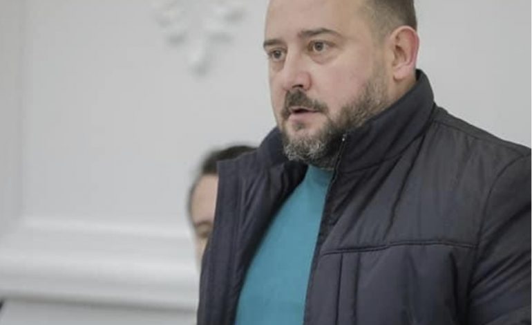 “NUK E DINË SE ÇFARË ËSHTË TURPI…”/ I deleguari i PS Etjen Xhafaj nxjerr blof televizionin e familjes Berisha. Përdori…