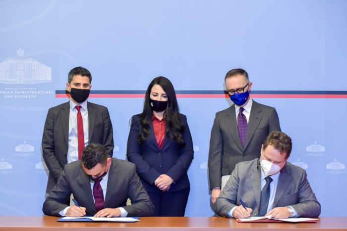 PROJEKTI/ Sekretariati i Komunitetit të Transportit vlerëson nënshkrimin e kontratës për rehabilitimin e hekurudhës Tiranës-Durrës