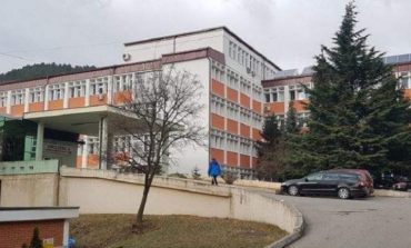 KORONAVIRUSI NË KOSOVË/ Si paraqitet situata në spitalin e Pejës. Të shtruar 61 pacientë me COVID-19, 14 në gjëndje të rëndë