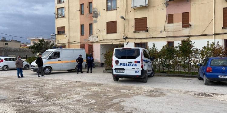 TRAGJIKE NË VLORË/ 60-vjeçari vetëvaret me litarë në banesën e tij