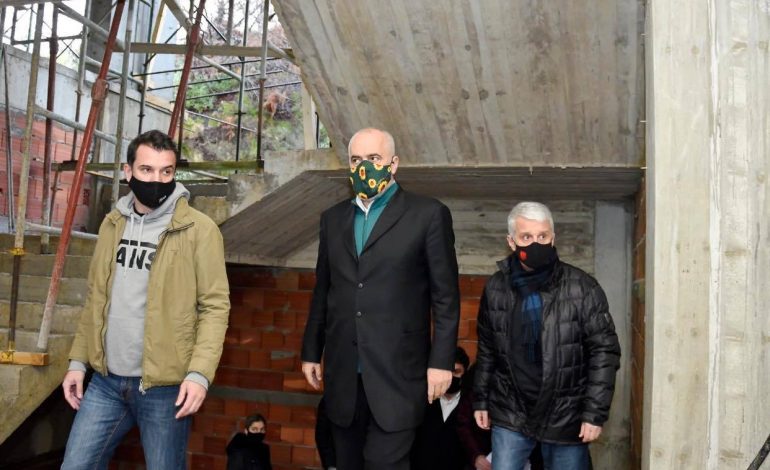 RINDËRTIMI/ Veliaj dhe Rama inspektojnë shkollat “Sami Frashëri” dhe “Murat Toptani”: “Do të jenë gati për vitin e ri shkollor