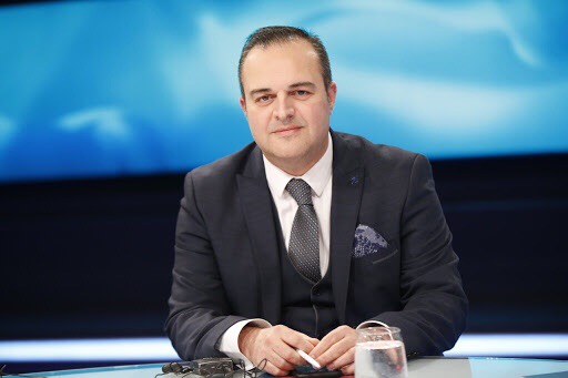 REAGIMET/ Gazetarë e politikanë: Rasti i habitshëm, kur të gjithë bashkë bëhen për të mbrojtur korrupsionin