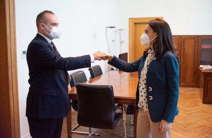 REFORMA ZGJEDHORE DHE 25 PRILLI/ Spiropali takim me ambasadorin e OSBE, Vincezo Del Monaco