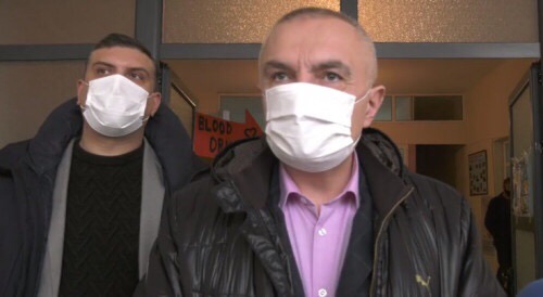 NUK PËRMBAHET/ Ilir Meta “kapet” keq me gazetën TemA: Do ua tregoj unë më 25 prill