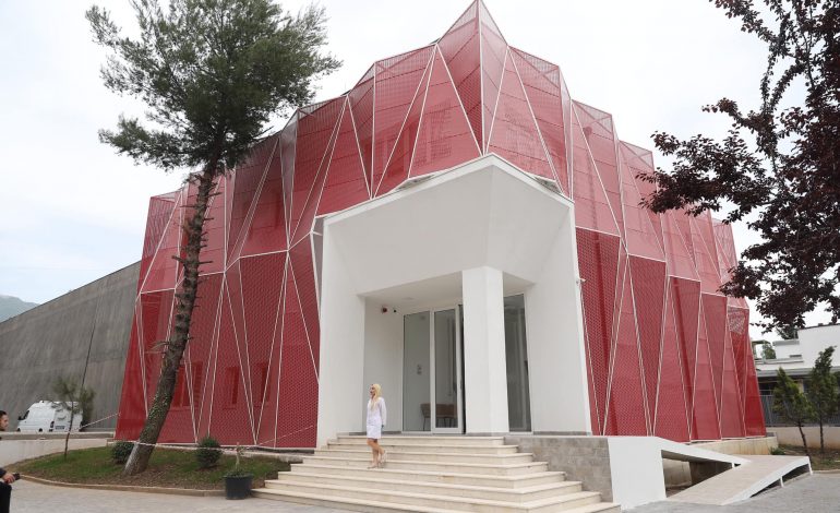 “SI E GJETËM DHE SI ËSHTË…”/ Manastirliu publikon fotot e farmacisë në QSUT: Shëmbëlltyrë e punës tonë për shëndetësinë që duam