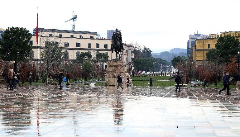 FOTOLAJM/ Tirana pas reshjeve të shiut që kanë përfshirë vendin tonë