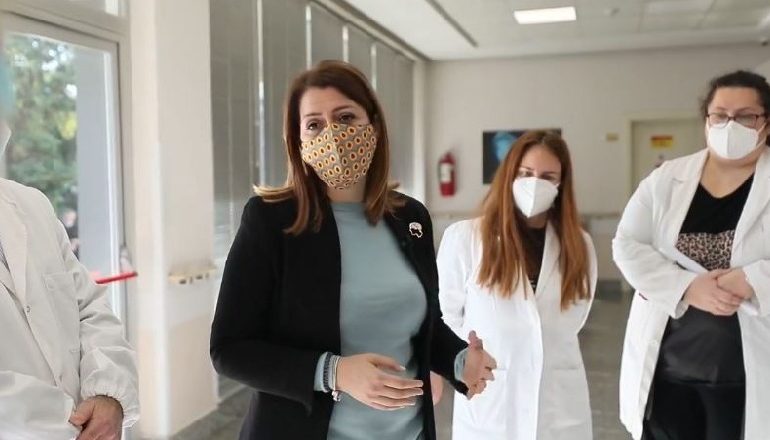DITA BOTËRORE KUNDËR KANCERIT/ Manastirliu në spitalin Onkologjik: Do të zgjerojmë llojshmërinë e barnave tumorale falas