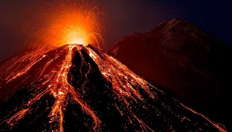 ETNA SHPËRTHEN SËRISH/ Re tymi dhe hi vullkanik në qytetet afër malit (VIDEO)