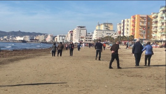 RRITJA E TEMPERATURAVE/ Qytetarët i drejtohen bregdetit të Durrësit për të kaluar fundjavën