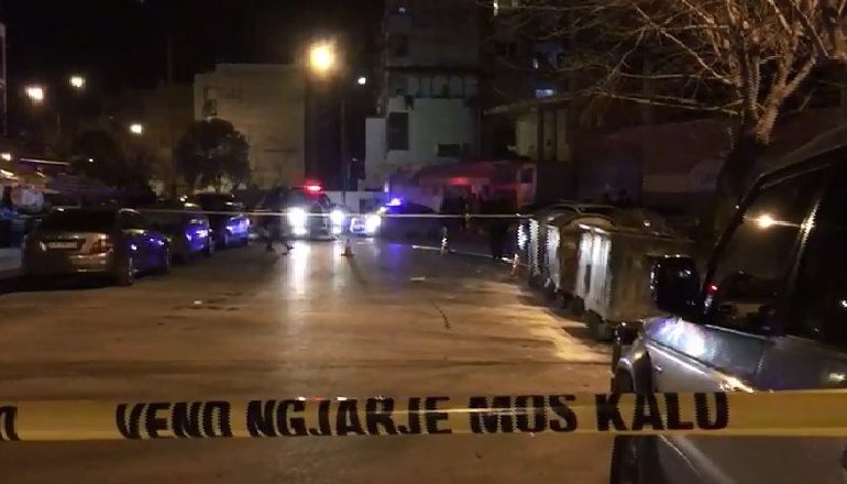 TË SHTËNA ME ARMË ZJARRI NË VLORË/ Qëllohet nga një makinë, një i plagosur rëndë