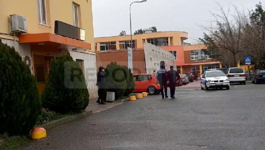 SKANDALI TEK “SHEFQET NDROQI”/ Momenti i arrestimit të 3 punonjësve që bashkëpunuan me Tire Alldërvishin (VIDEO)