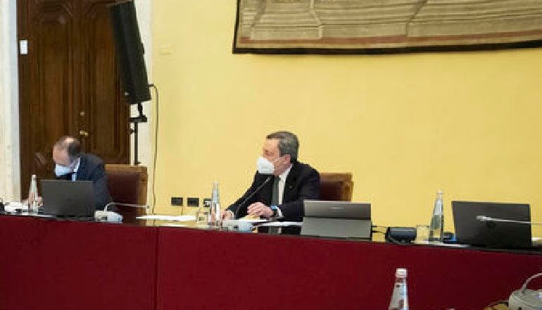 KRIZA QEVERITARE NË ITALI/ Mario Draghi në ditën e fundit të bisedimeve për të formuar kabinetin e ri