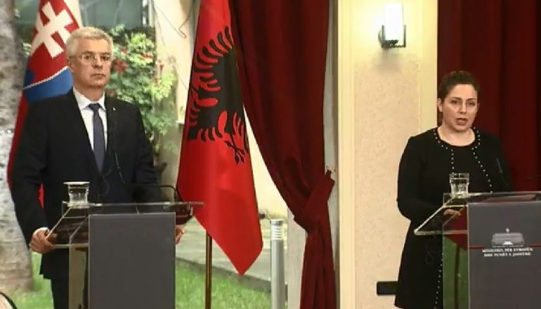 TAKIM ME MINISTRIN E JASHTËM TË SLLOVAKISË/ Xhaçka: E falenderoj për donacionin 30 mijë euro për një nga spitalet