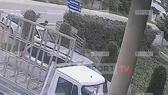 PAMJE TMERRUESE/ Makina merr përpara 3 fëmijët në Korçë që po ktheheshin nga shkolla (VIDEO)