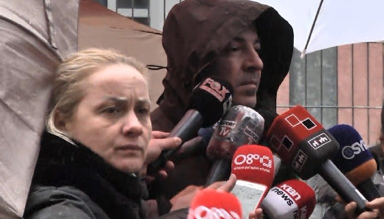 GJYKATA LË NË BURG GJYQTAREN HOXHA/ Avokati: E padrejtë, ka një fëmijë të sëmurë, tjetrin të mitur