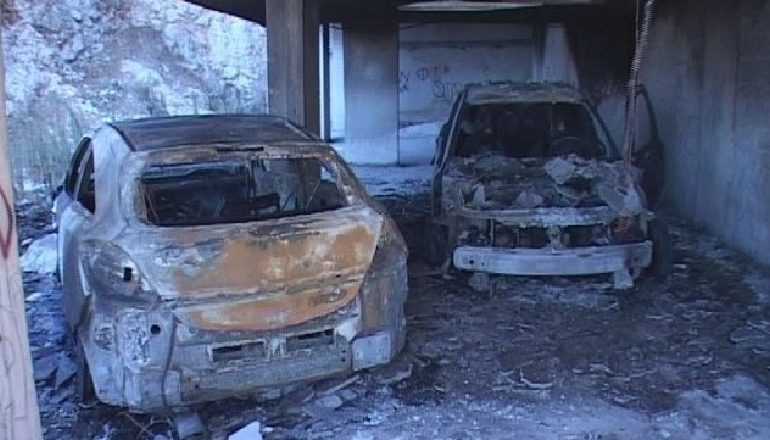 ZJARR NË ORËT E PARA TË MËNGJESIT NË PASKUQAN/ Digjen dy mjete të parkuara në garazh, dyshohet se…